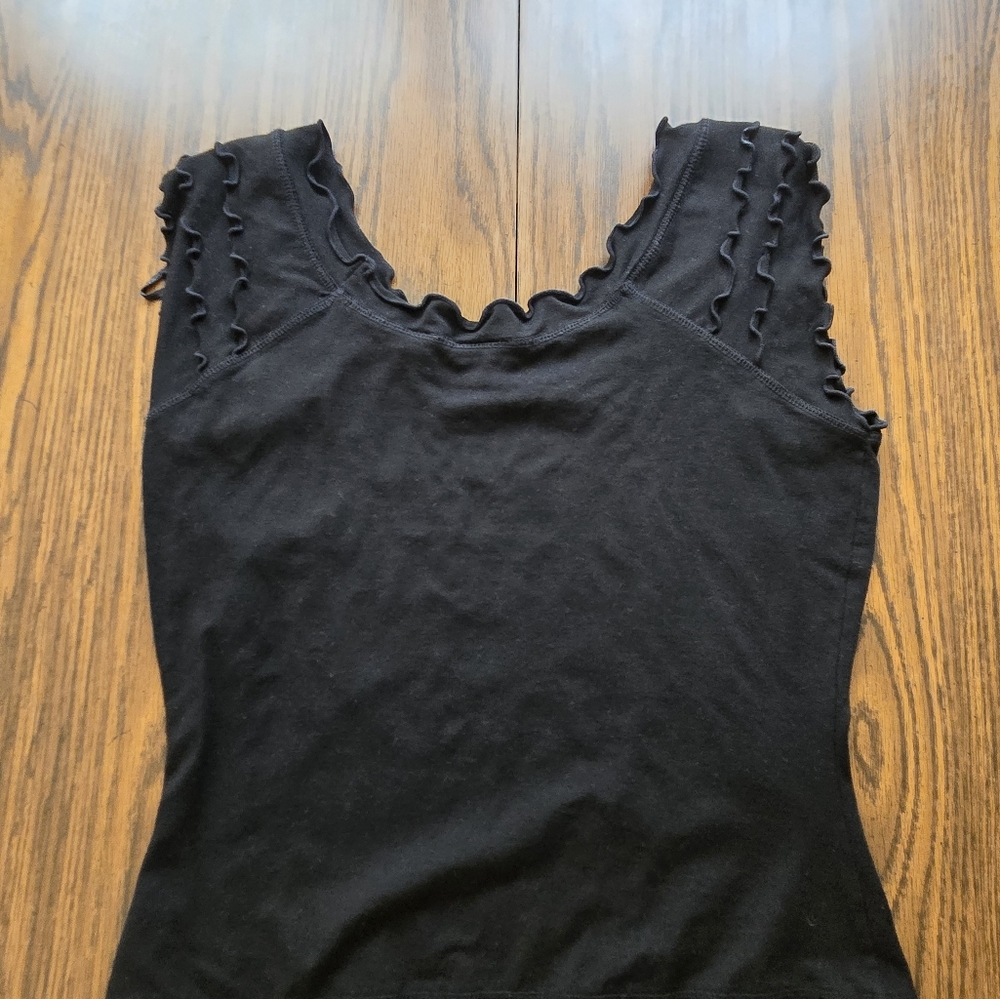 Q.U.E. Tank Top - Picture 5 of 5
